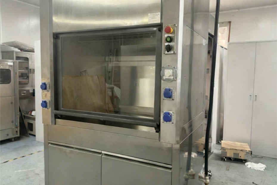 Pathology laboratory fume hood for specimen handling and chemical ventilation
